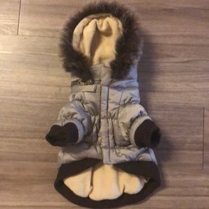 Fleece-lined dog parka w faux fur hood 🐶